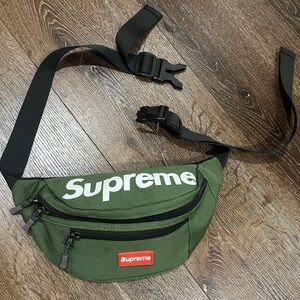 NWOT Supreme Olive Green Logo belt  Bag with Black Strap